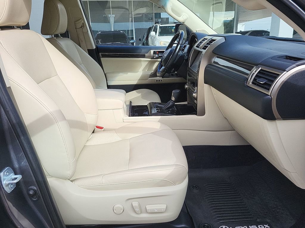 Used 2021 Lexus GX 460 Luxury w/ Sport Design Package image 28