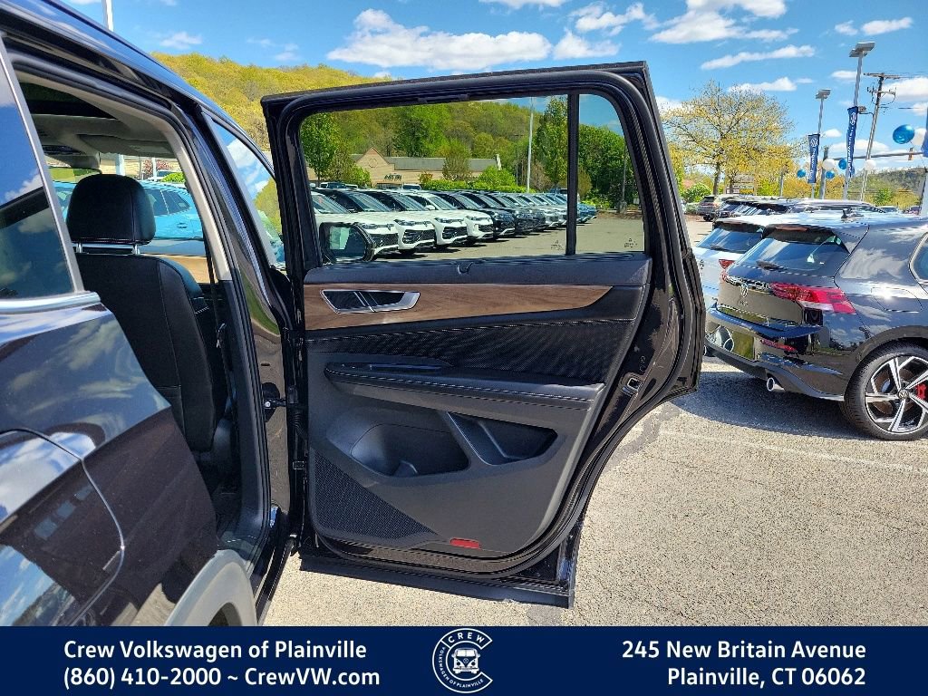 Used 2024 Volkswagen Atlas SE AWD/4WD image 45