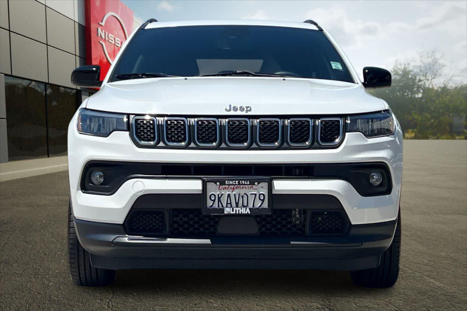 Used 2023 Jeep Compass Latitude AWD/4WD image 11