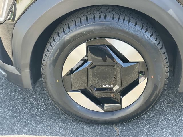 Used 2024 Kia EV9 Light Long Range RWD image 39