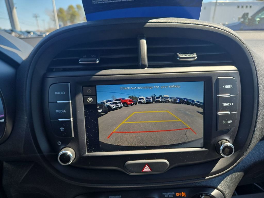 Used 2025 Kia Soul LX w/ LX Technology Package FWD image 10