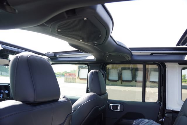 New 2026 Jeep Wrangler Unlimited Sahara AWD/4WD image 14