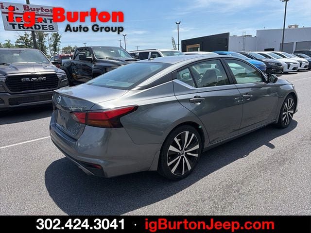 Used 2020 Nissan Altima 2.5 SR w/ Premium Package FWD image 3