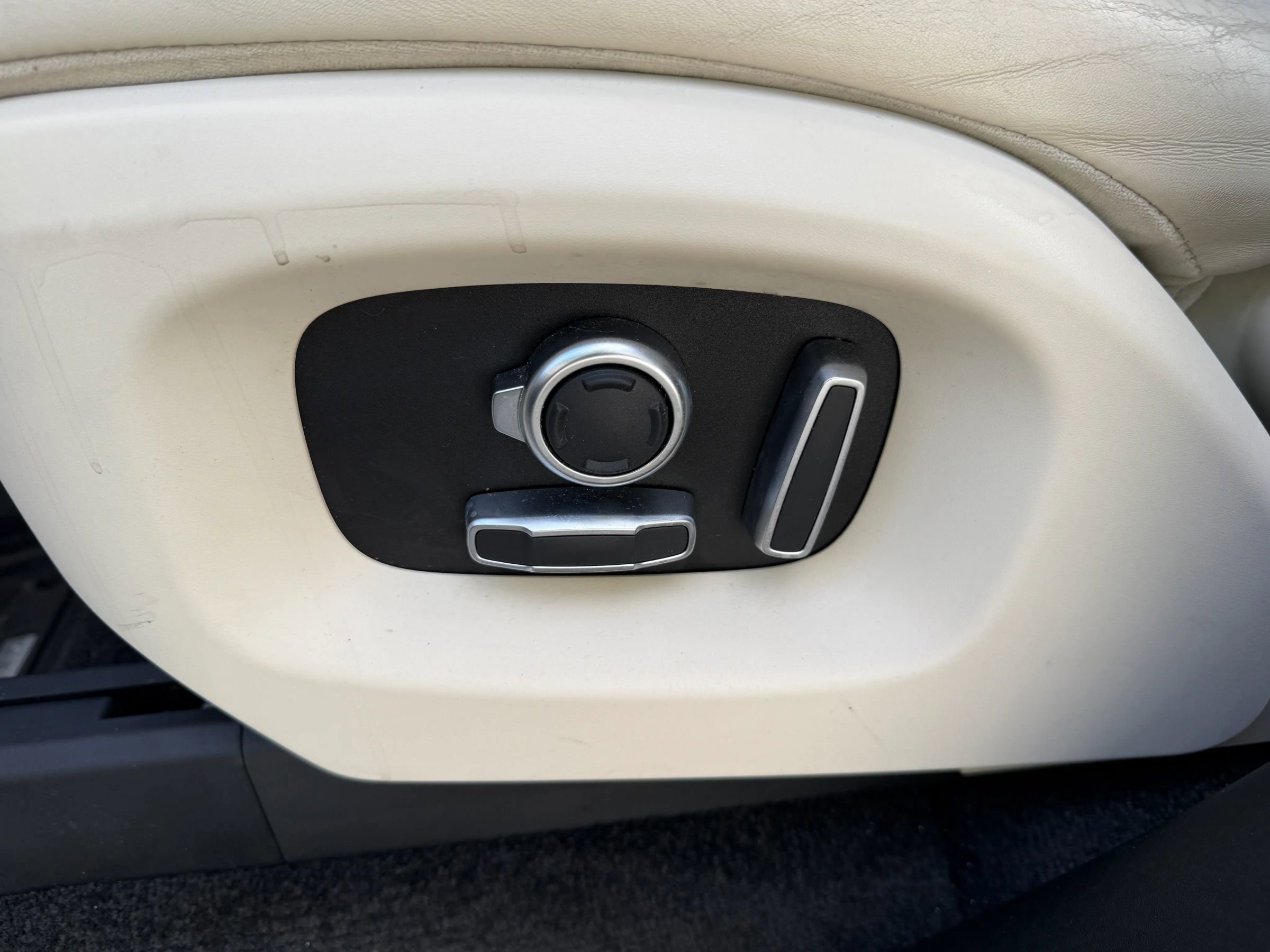 Used 2016 Land Rover Range Rover HSE image 19