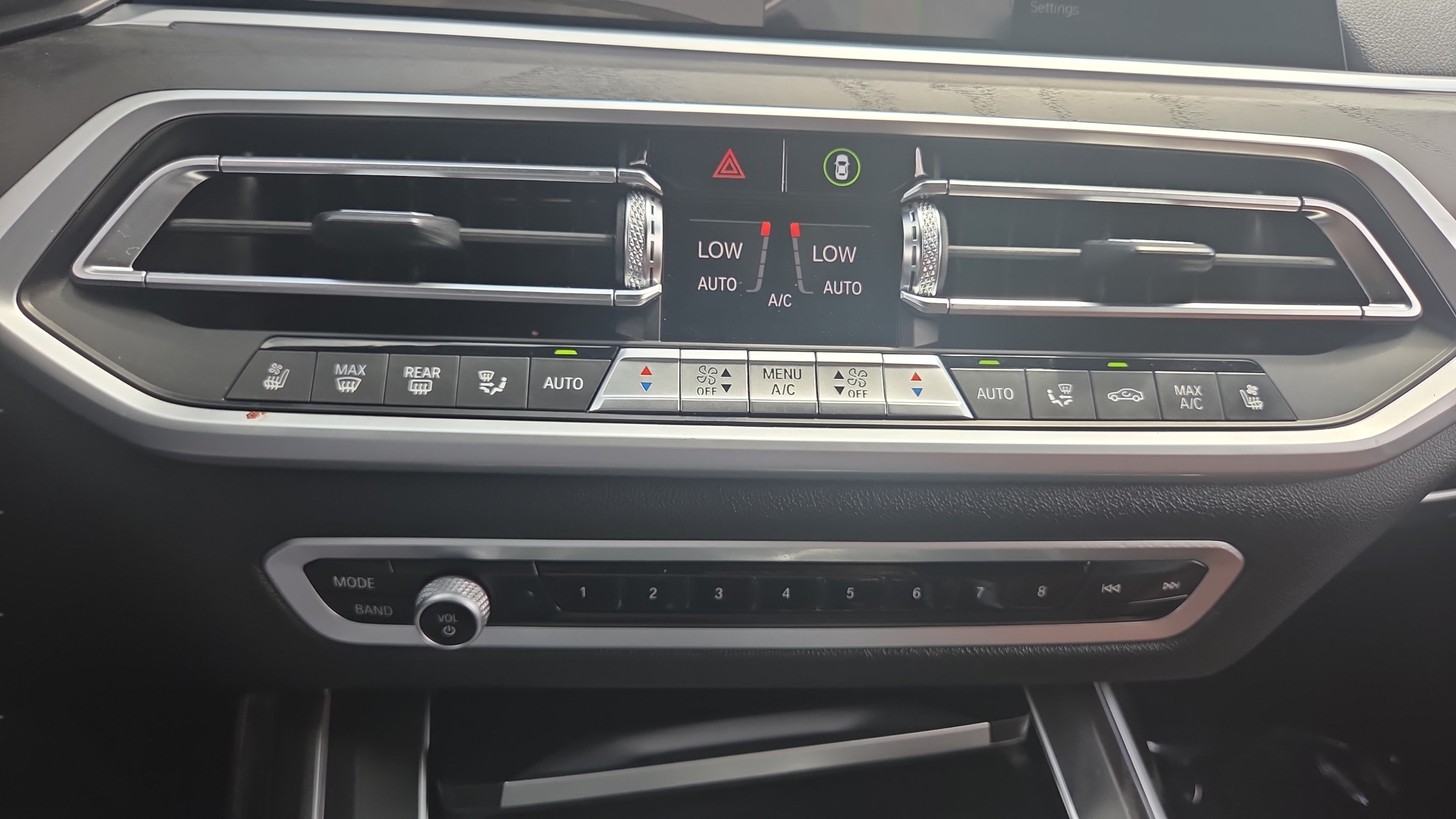 Used 2022 BMW X7 xDrive40i w/ M Sport Package AWD/4WD image 31