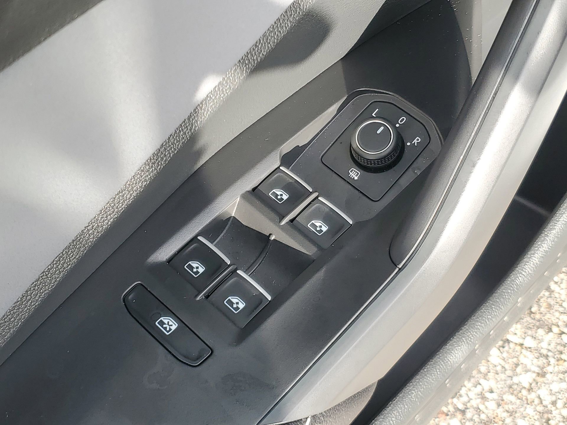 Used 2025 Volkswagen Jetta SE FWD image 16