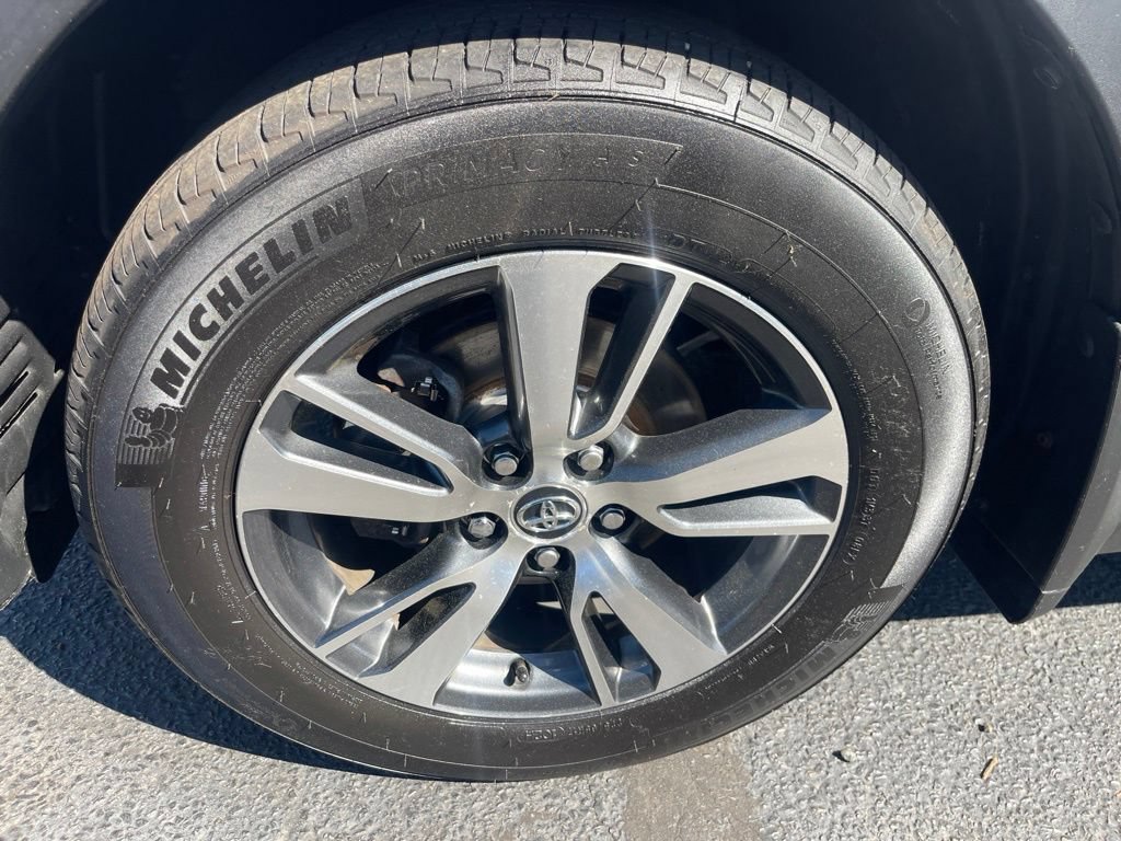 Used 2016 Toyota RAV4 XLE AWD/4WD image 26