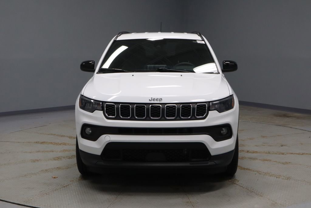 Used 2025 Jeep Compass Latitude AWD/4WD image 5