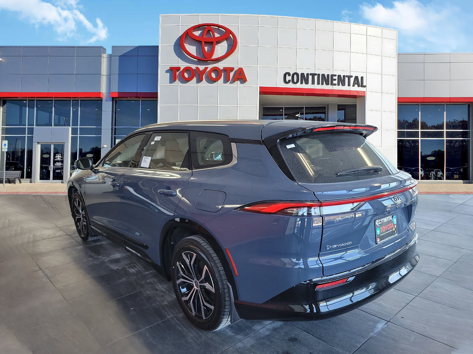 New 2026 Toyota Crown Signia XLE image 4