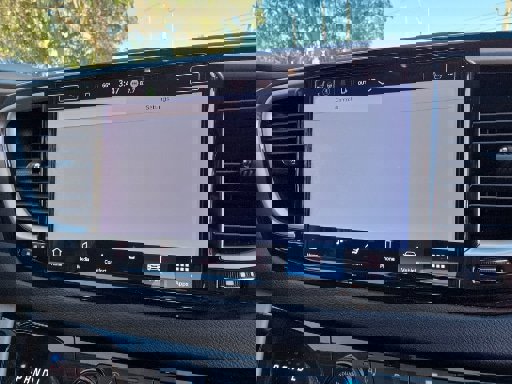 Used 2024 Chrysler Pacifica Touring-L image 4