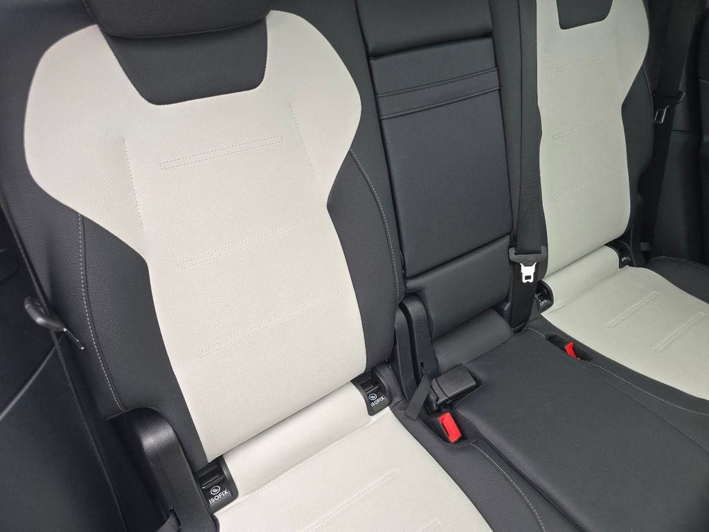 Used 2023 Mercedes-Benz GLB 250 4MATIC image 25