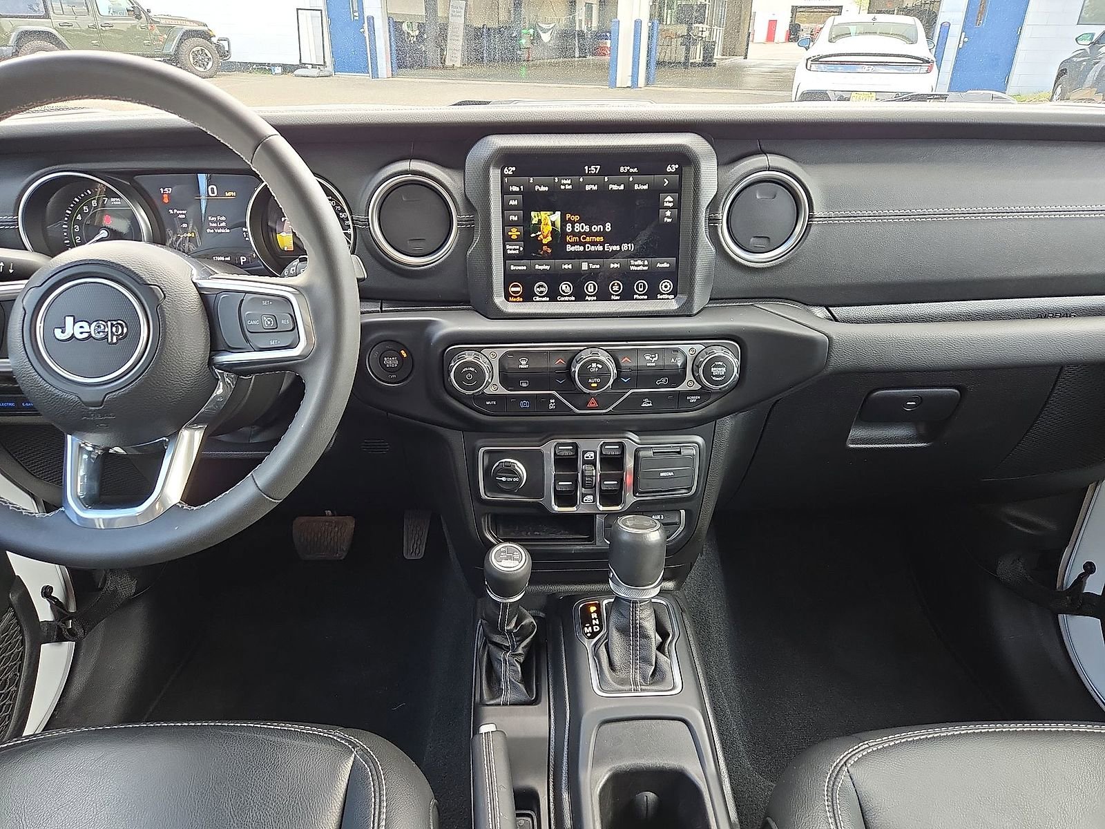 Used 2023 Jeep Wrangler Unlimited Sahara w/ Dual Top Group AWD/4WD image 10
