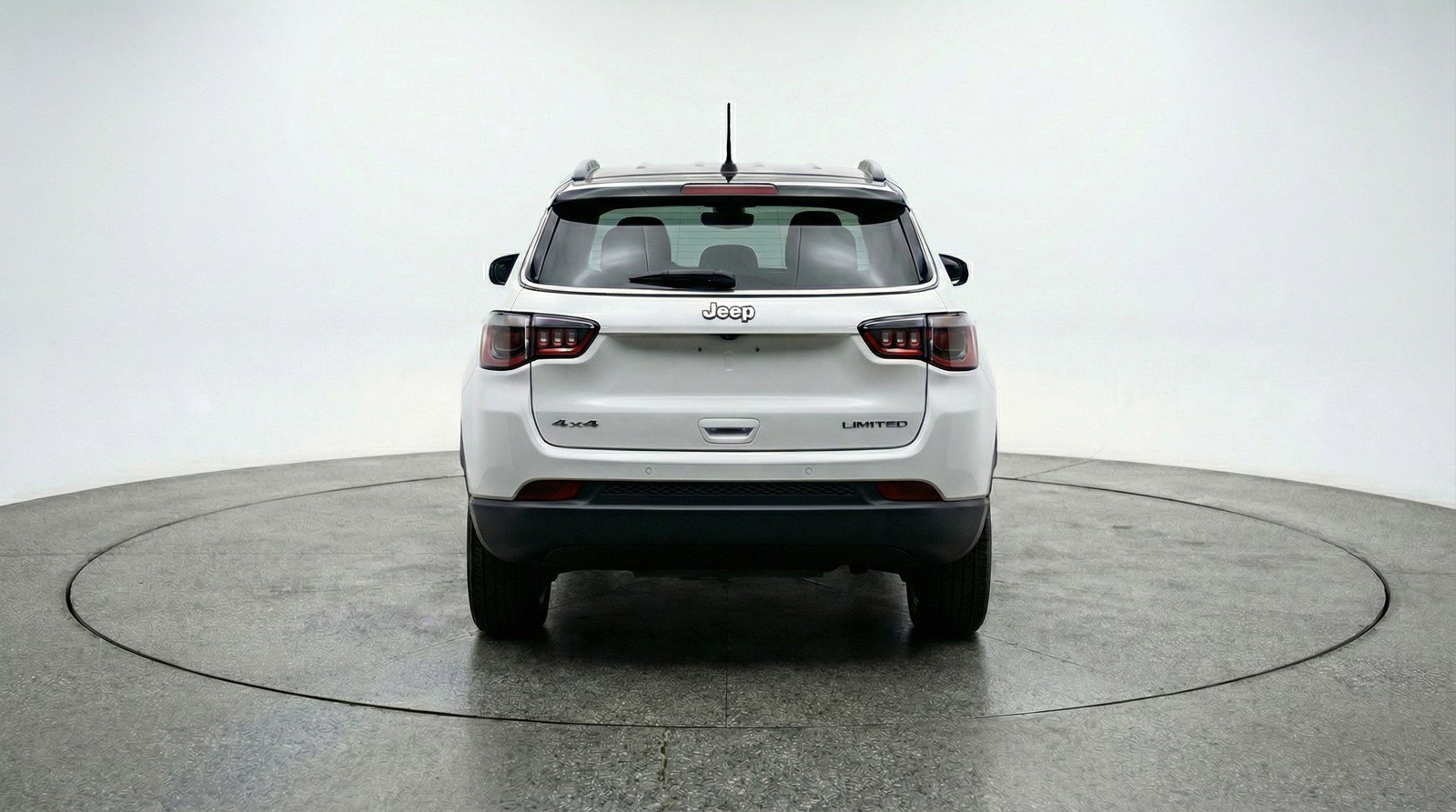 Used 2025 Jeep Compass Latitude AWD/4WD image 6