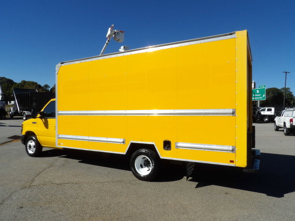 Used 2016 Ford E-350 and Econoline 350 Super Duty image 4