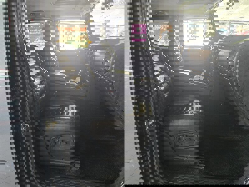 Used 2005 HUMMER H2 w/ Preferred Equipment Group image 15