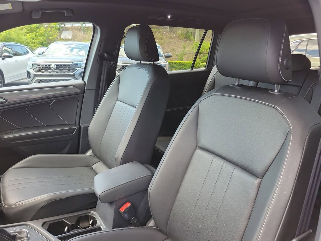 Used 2023 Volkswagen Tiguan SE R-Line image 22
