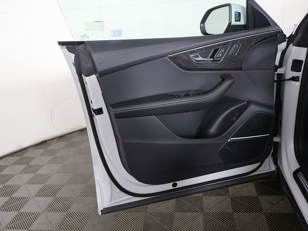Used 2023 Audi Q8 Premium Plus image 24