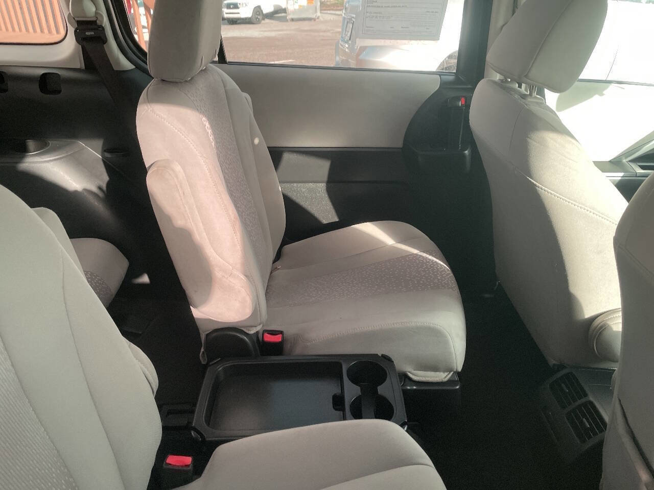 Used 2012 MAZDA MAZDA5 Sport image 5