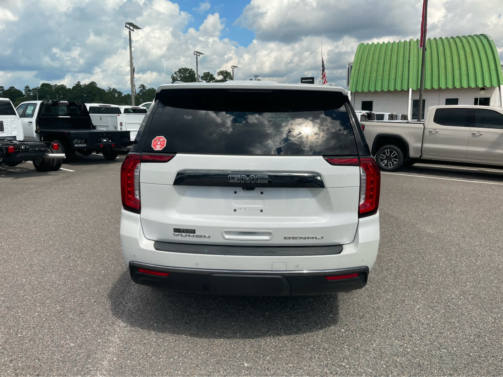 Used 2023 GMC Yukon Denali Ultimate AWD/4WD image 6