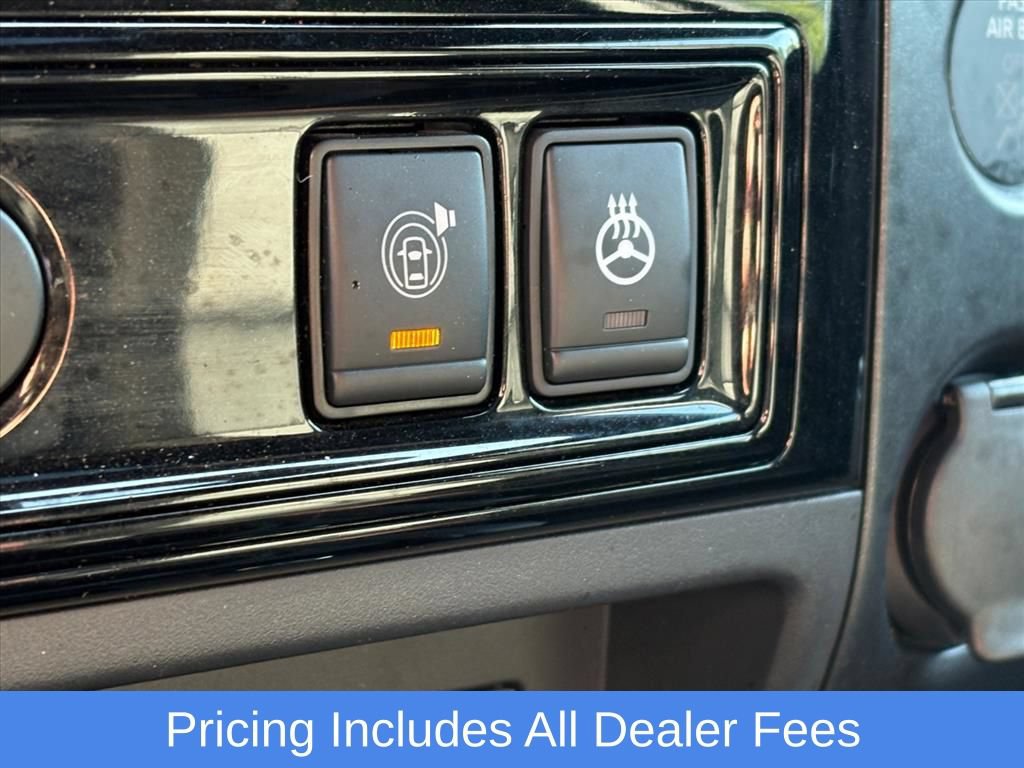 Used 2021 Nissan Titan PRO-4X w/ Pro-4x Convenience Package AWD/4WD image 17