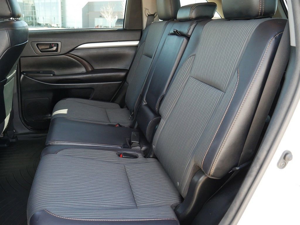 Used 2016 Toyota Highlander Plus AWD/4WD image 16