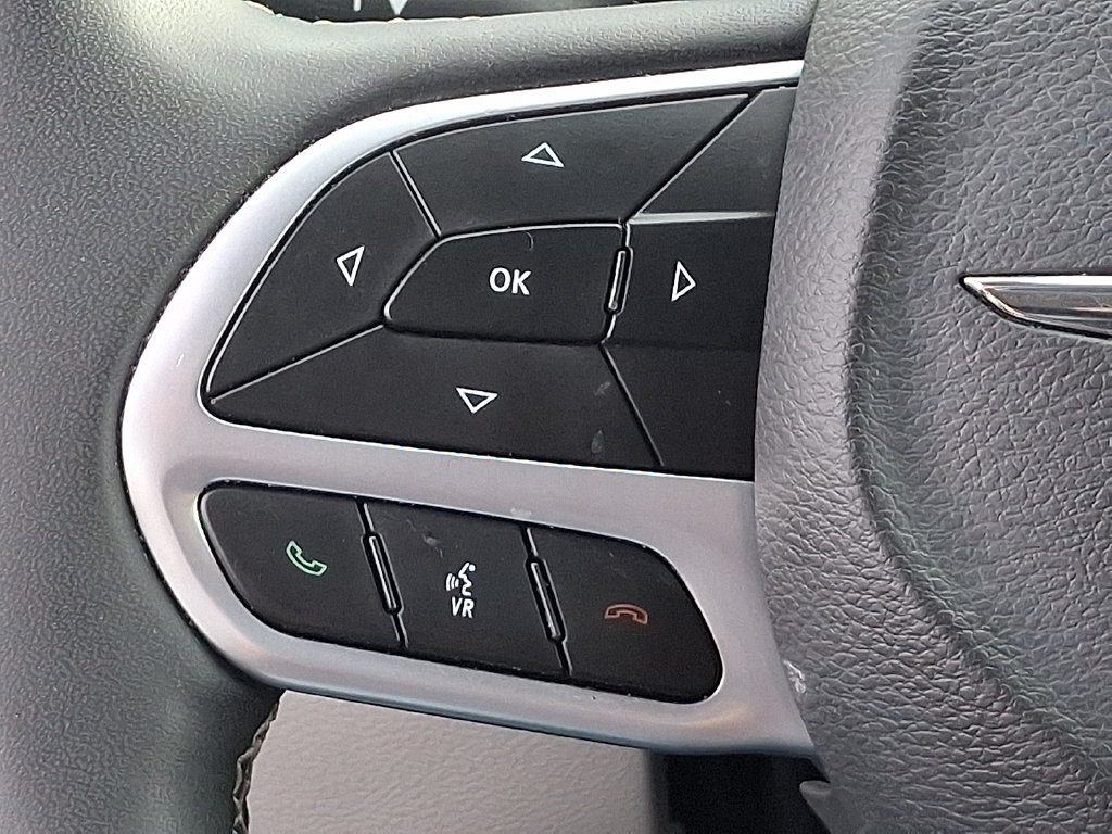 Used 2023 Chrysler Pacifica Touring-L FWD image 20