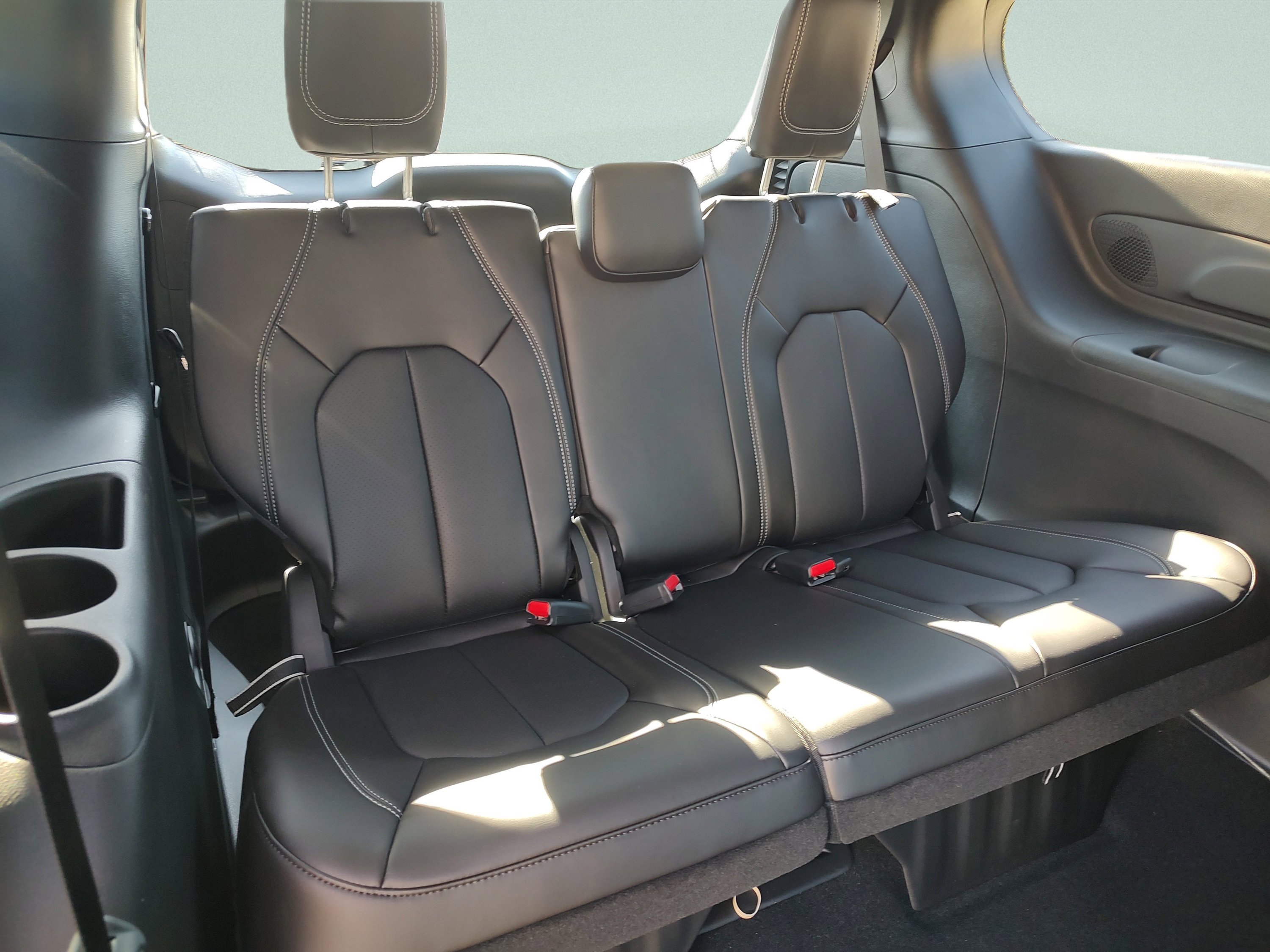 New 2026 Chrysler Pacifica Select FWD image 33