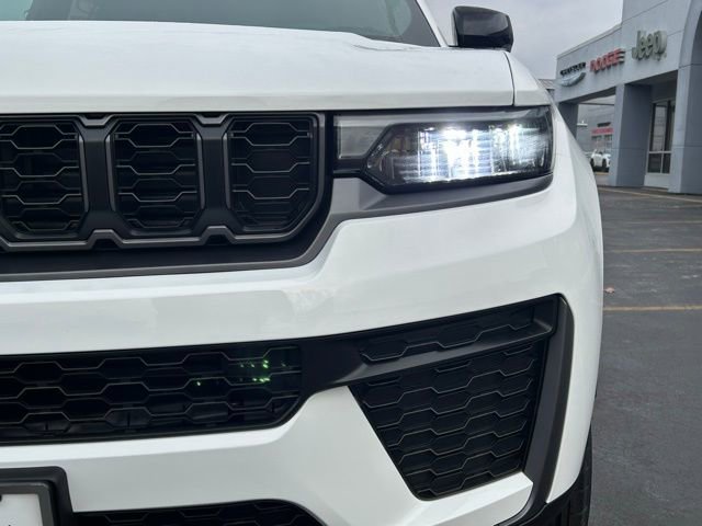 New 2026 Jeep Grand Cherokee Laredo image 3