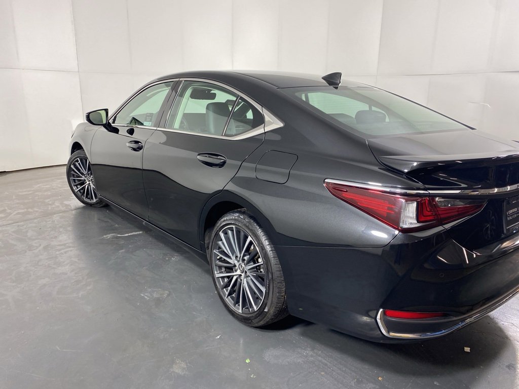Certified 2023 Lexus ES 300h w/ Premium Package image 8