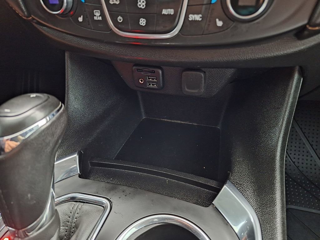 Used 2020 Chevrolet Traverse LT w/ LT Premium Package image 17