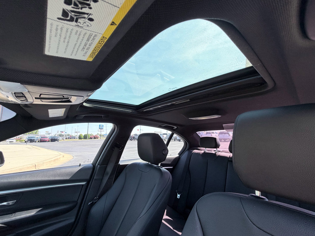 Used 2017 BMW 330i Sedan RWD image 10