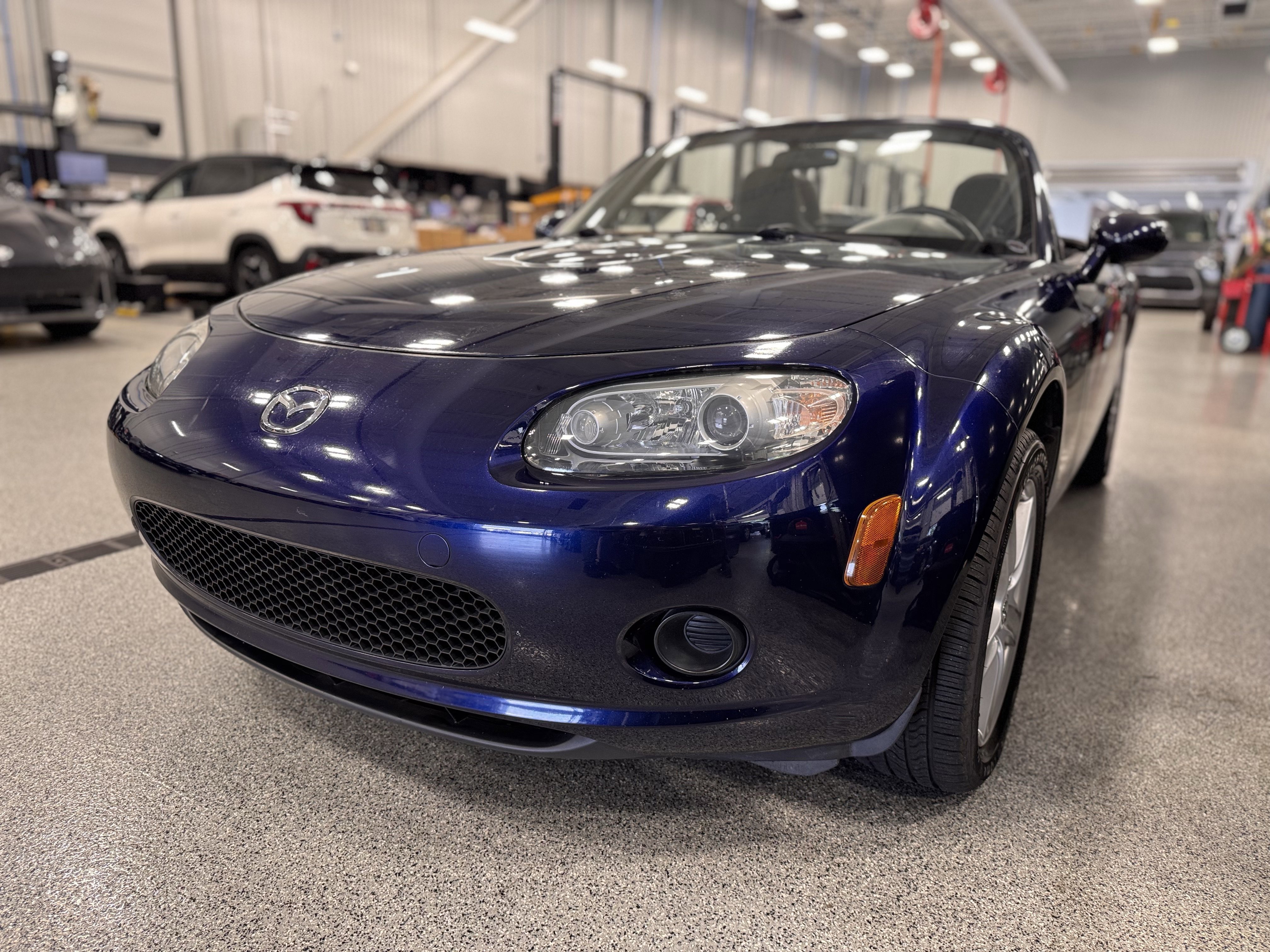 Used 2007 MAZDA MX-5 Miata Sport image 23