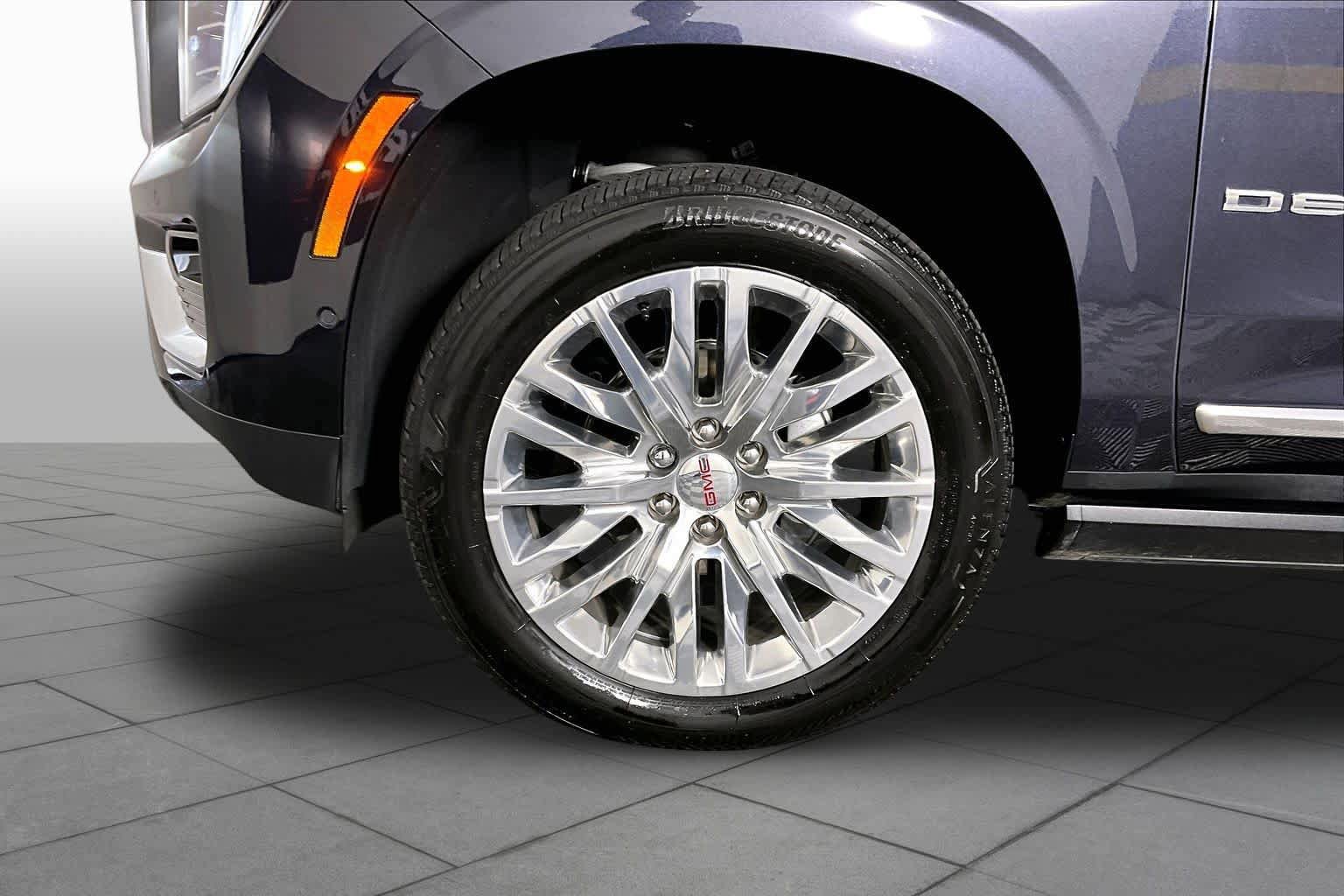 Used 2025 GMC Yukon XL Denali w/ Sun & Power Step Package AWD/4WD image 11