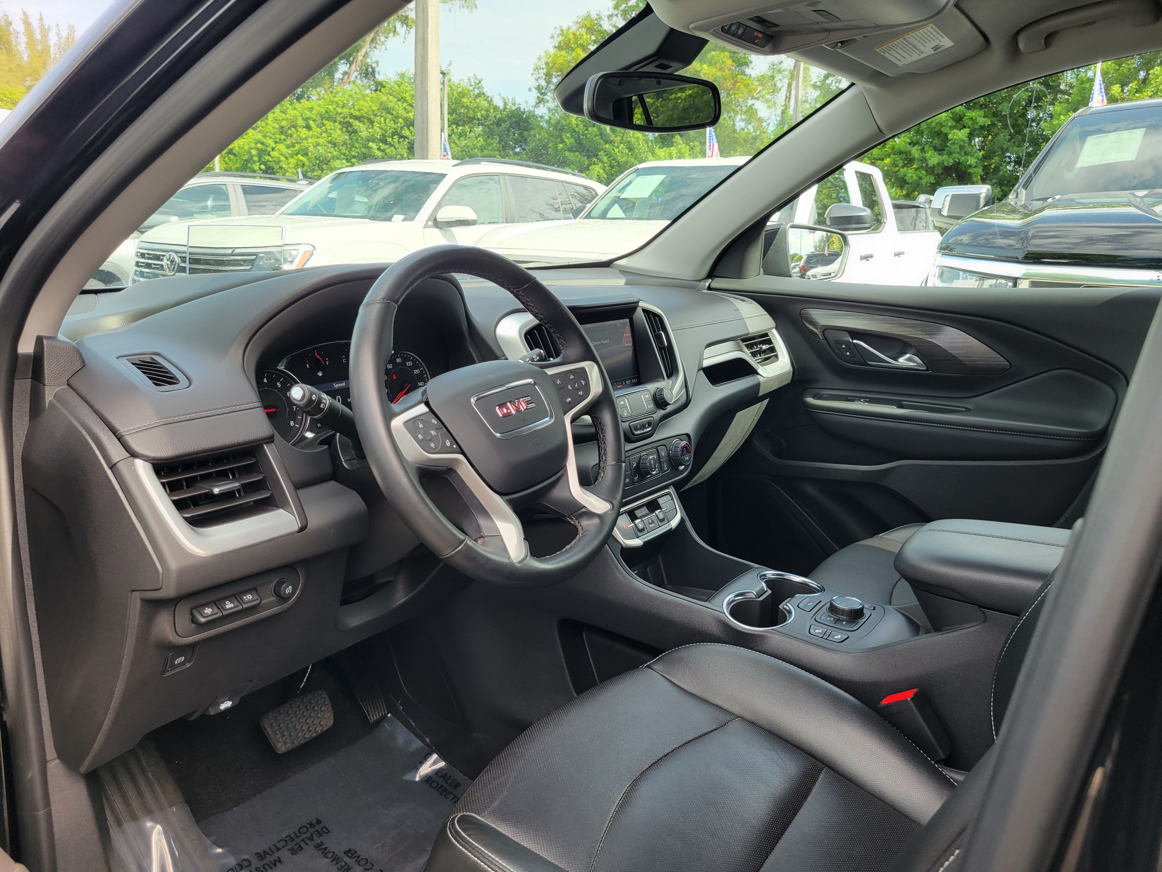 Used 2023 GMC Terrain SLT w/ Tech Package FWD image 9