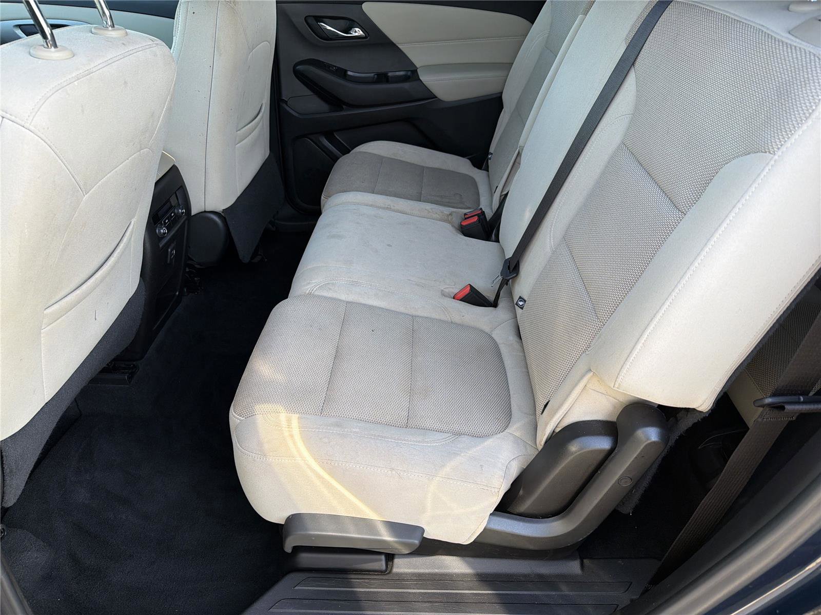 Used 2022 Chevrolet Traverse LS FWD image 20