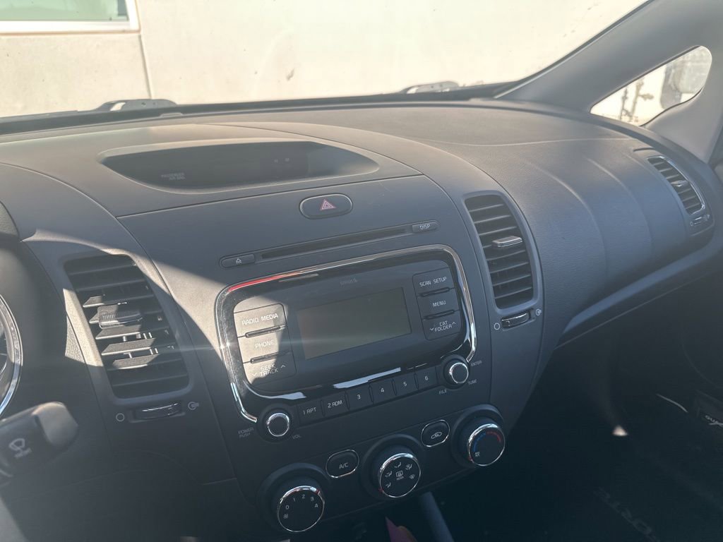 Used 2017 Kia Forte LX image 5