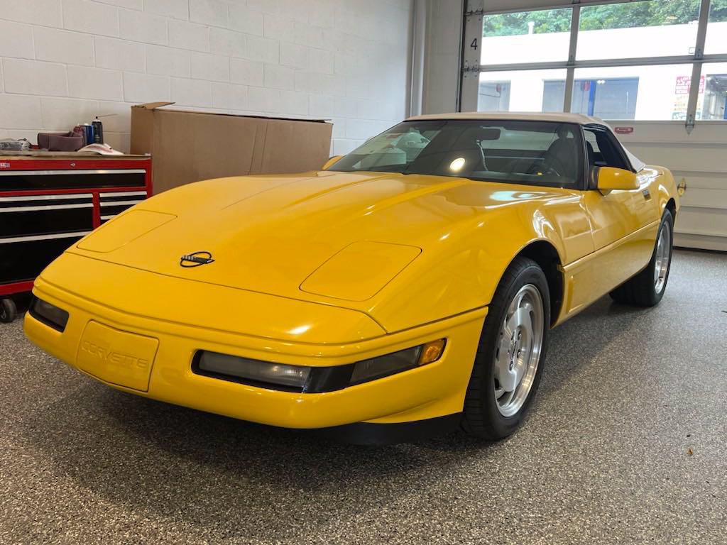 Used 1995 Chevrolet Corvette Convertible RWD image 3