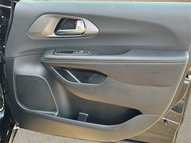 New 2026 Chrysler Pacifica Select image 36