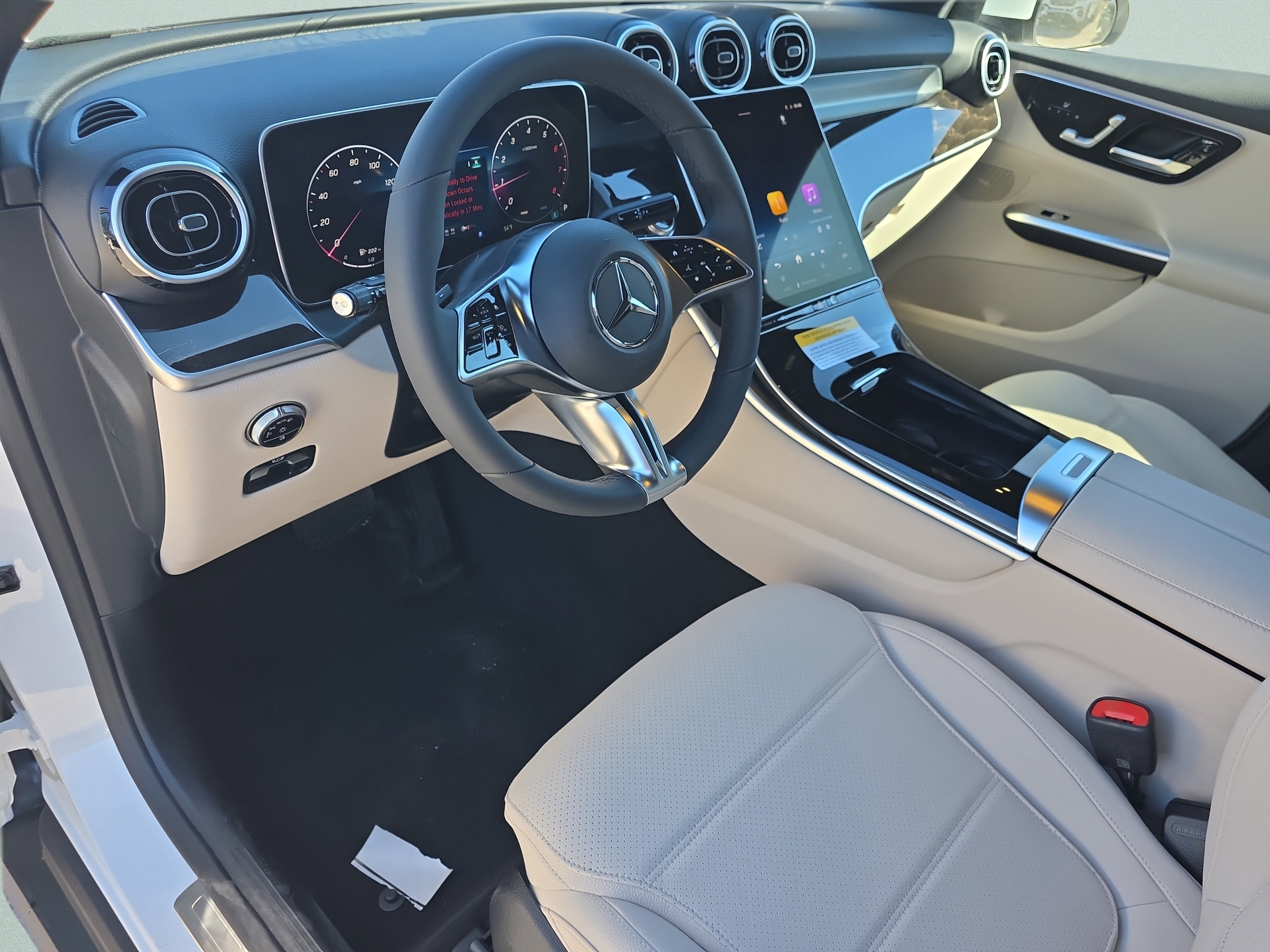 Used 2026 Mercedes-Benz GLC 300 image 28
