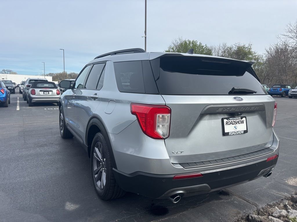 Used 2022 Ford Explorer XLT w/ Equipment Group 202A image 3