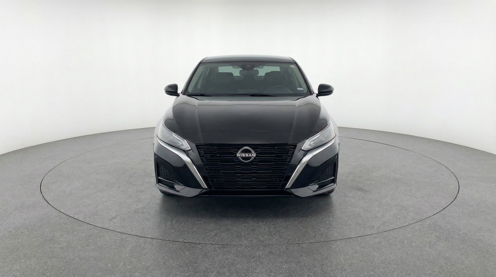 Used 2025 Nissan Altima 2.5 SV FWD image 2