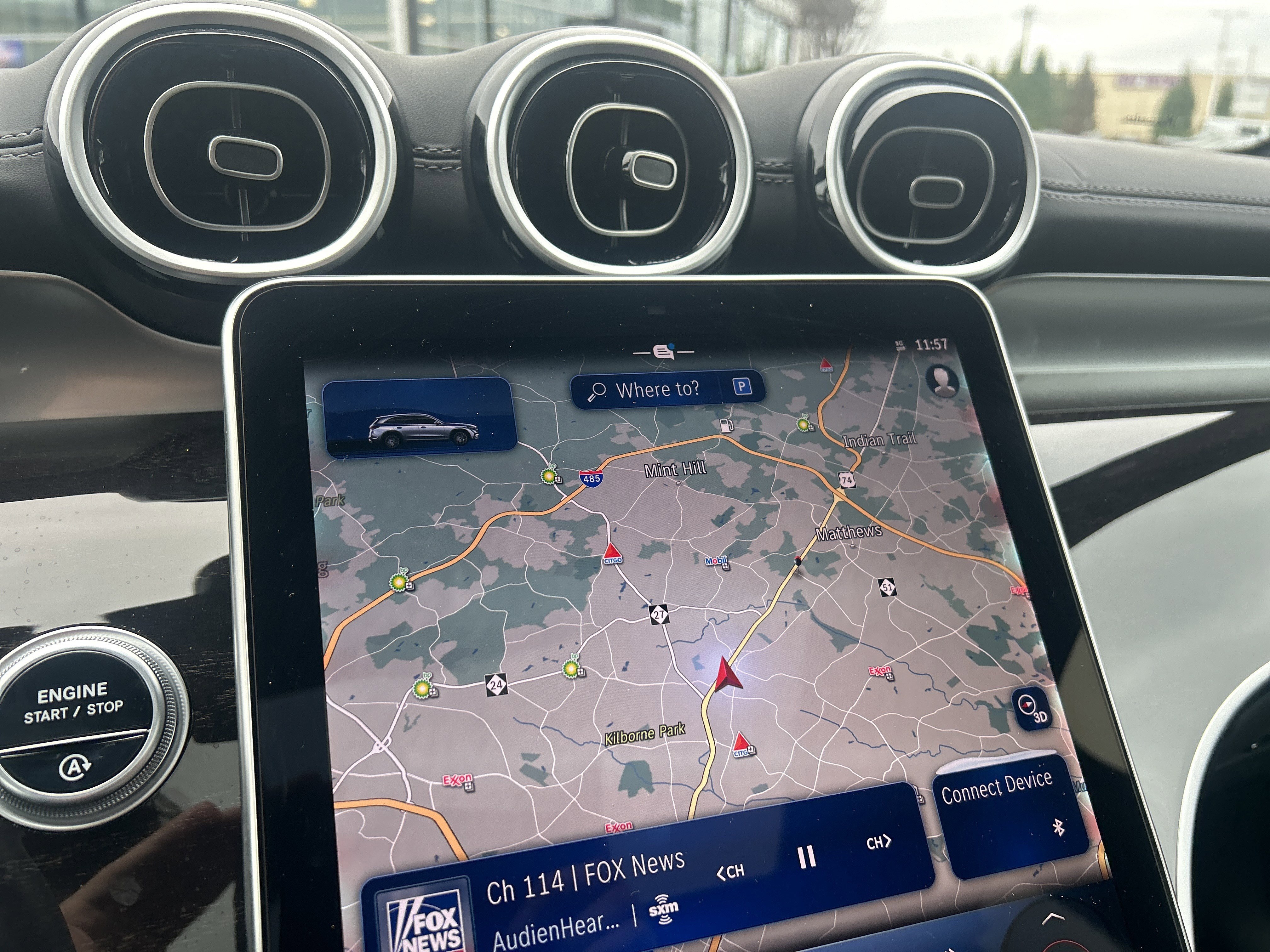 Used 2025 Mercedes-Benz GLC 300 4MATIC w/ Driver Assistance Package image 29