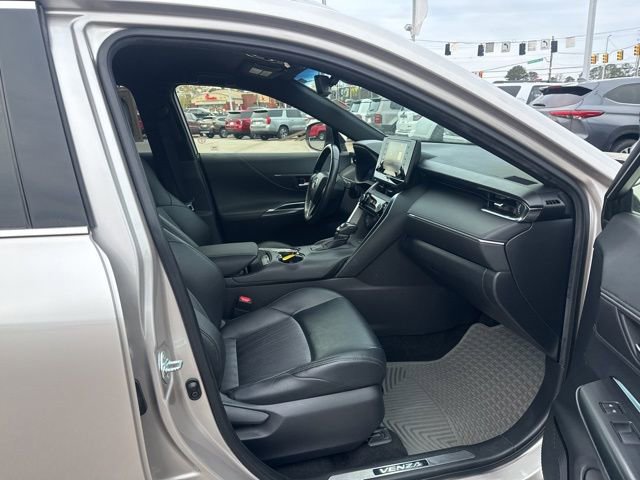 Used 2021 Toyota Venza XLE image 15