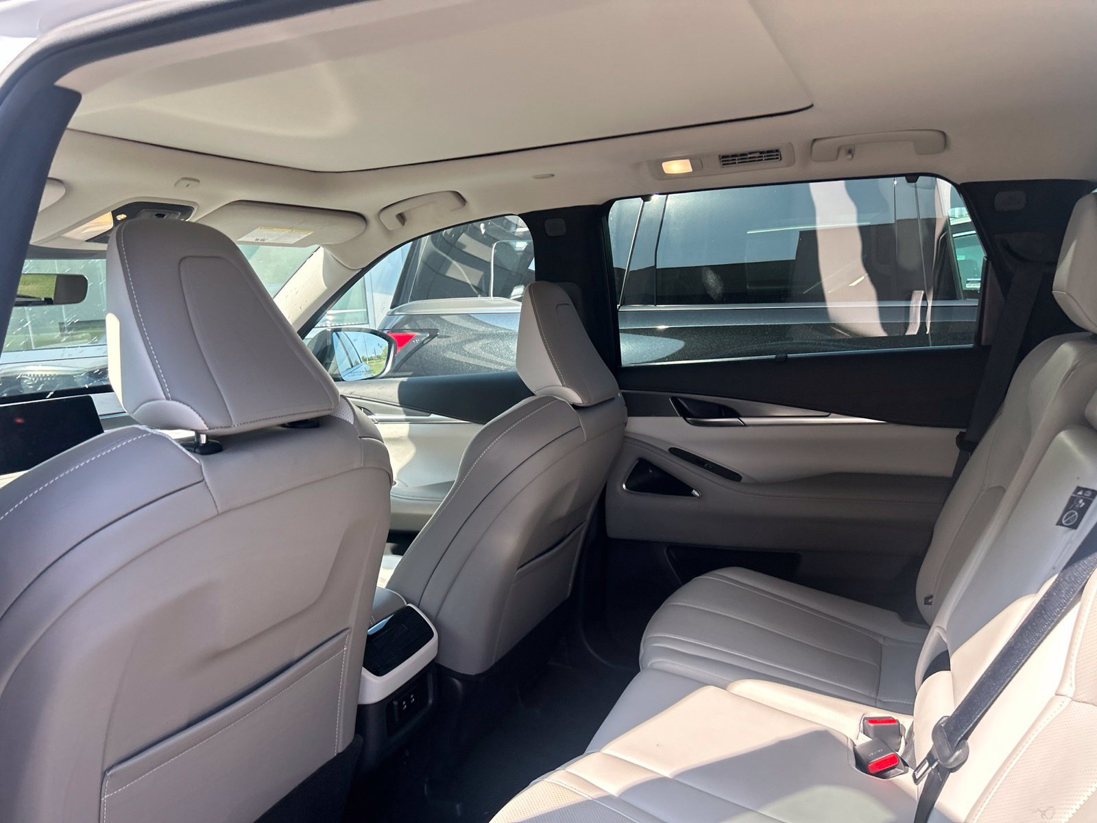 Certified 2026 INFINITI QX60 Luxe w/ Cargo Package AWD/4WD image 10