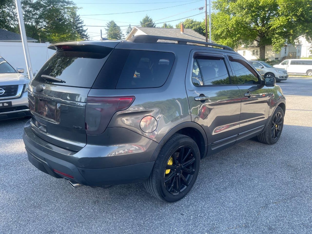 Used 2015 Ford Explorer XLT w/ Equipment Group 202B AWD/4WD image 6