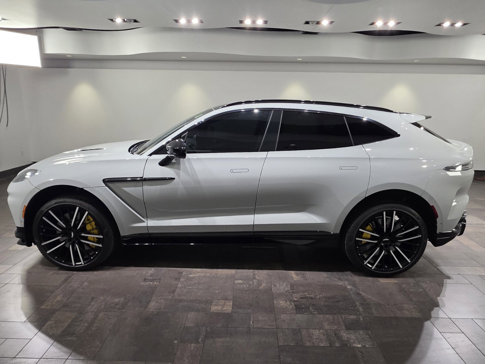 Used 2024 Aston Martin DBX 707 image 25