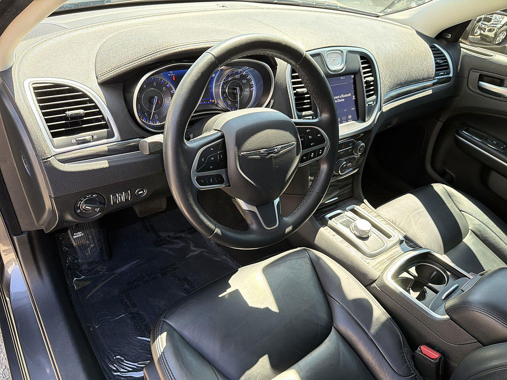 Used 2022 Chrysler 300 Touring L w/ Safetytec Plus Group RWD image 9