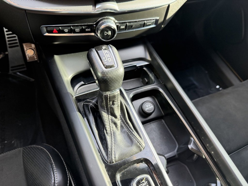 Used 2018 Volvo XC60 T6 R-Design w/ Convenience Package image 24