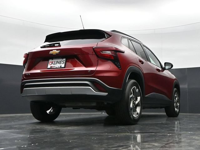 Used 2025 Chevrolet Trax LT FWD image 36