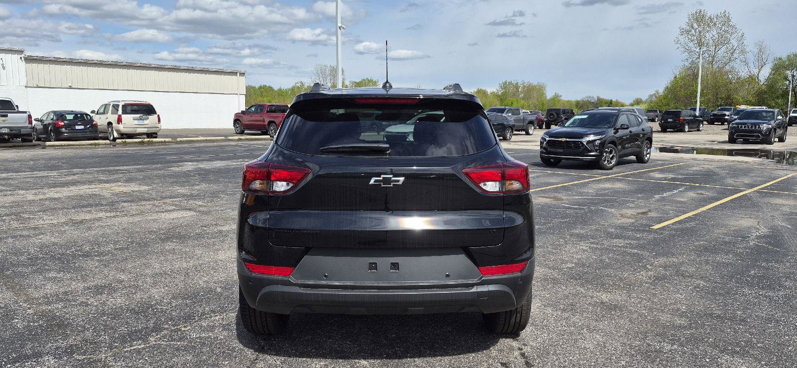 New 2026 Chevrolet TrailBlazer LT w/ Midnight Edition FWD image 6